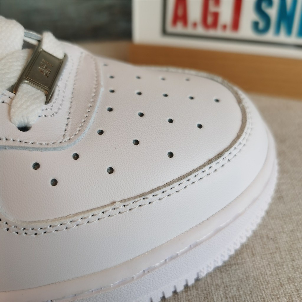 Giày Thể Thao airs forces 1 Cổ Thấp / Cao Màu Trắng / Đen Thời Trang Cho Nam Và Nữ