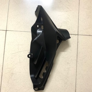 [Chính hãng Yamaha]YADA-6490 EX135(11-14)-NHÁM-5 MỎ CÀY(ốp thân dưới 2) PHẢI