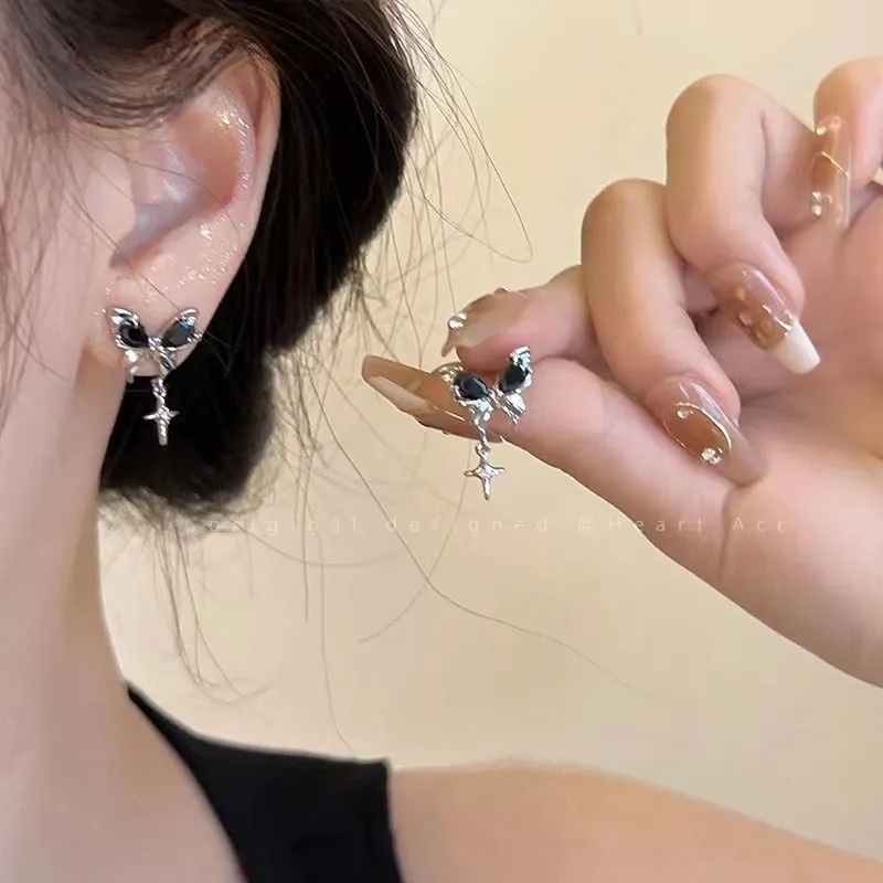 Khuyên Tai Hình Bướm Đen Phong Cách punk Ngọt Ngào Cho Nữ