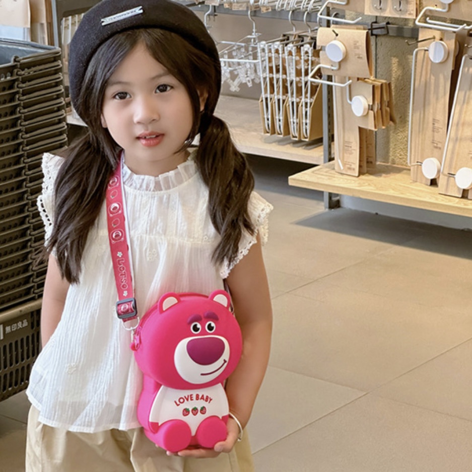 Túi Đeo Chéo Silicon Hình Gấu Dâu Lotso Cực Đáng Yêu 3 Màu
