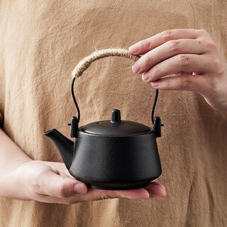 Bộ ấm trà bằng gốm sứ màu đen phong cách nhật bản