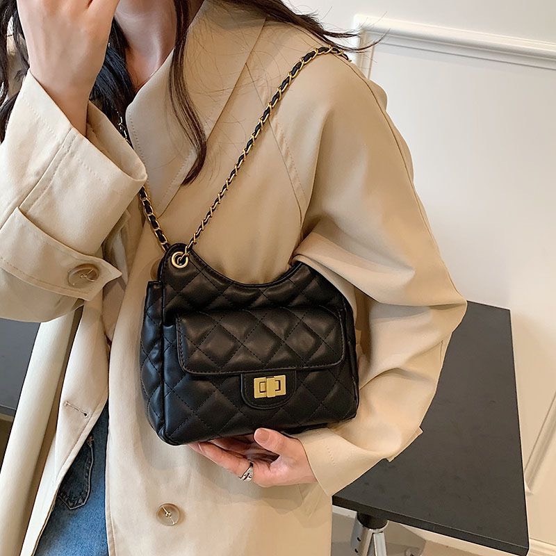 Túi xách nữ đeo vai đeo chéo khóa xoay trần chỉ da mềm hot trend 2023 mã PK 589.