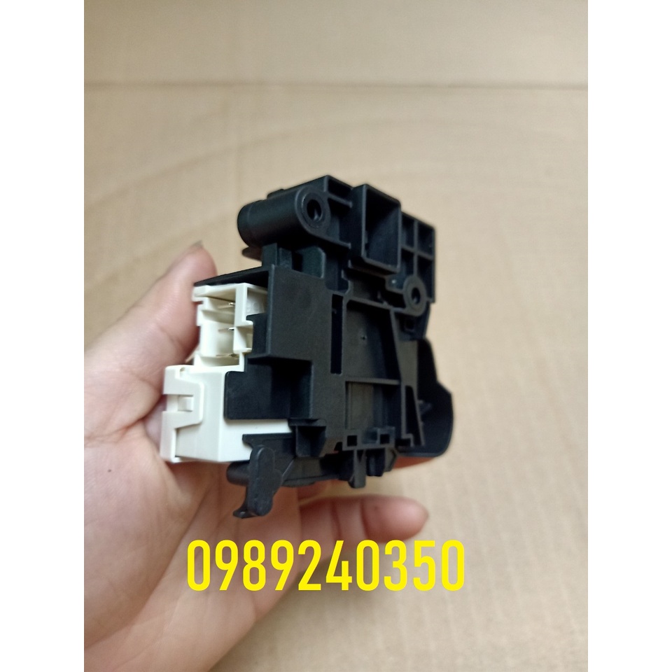 Công tắc khoá cửa máy giặt Toshiba 3 chân lồng ngang chính hãng