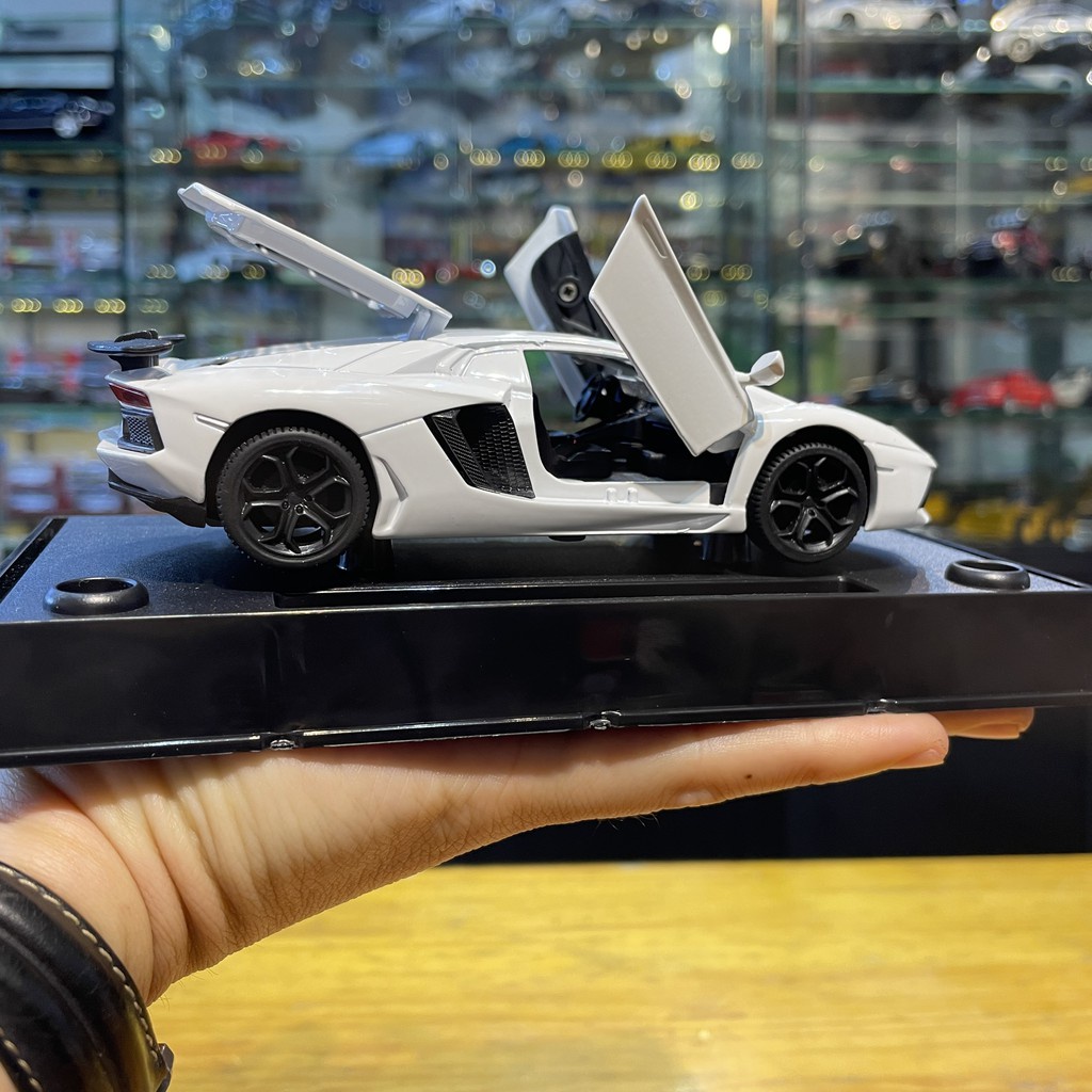Xe mô hình ô tô giá rẻ Lamborghini Aventador LP740 tỉ lệ 1:32 của hãng TY 3 màutặng ôtô tặng ô tô