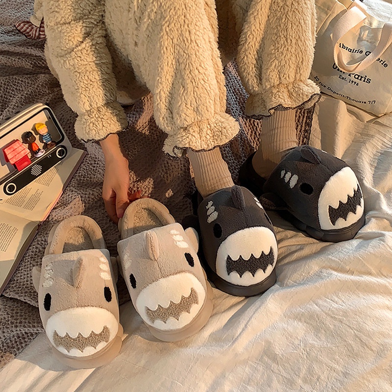 🔥Có Hàng Sẵn🔥Dép Mang Trong Nhà Dép Bông Đi Trong Nhà Lót Nhung Dày Dặn Ấm Áp Họa Tiết Cá Mập Nhỏ Dễ Thương Thời Trang Mùa Đông Cho Cặp Đôi
