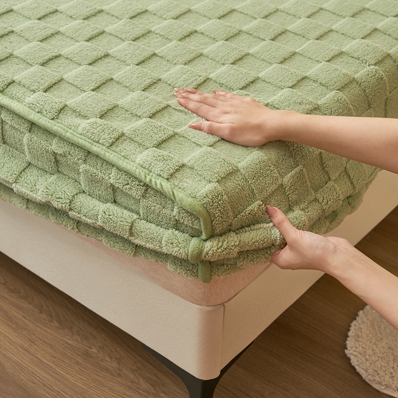 1 Bộ Ga Trải Giường flannel Màu Xanh Lá Cây Chống Trượt Ấm Áp Với Dây Thun Co Giãn Cho Giường Đơn / queen / king