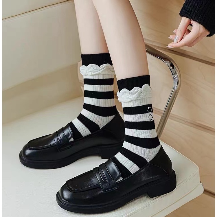 Đen Tất Kẻ Sọc Thêu Hình Mặt Cười Phong Cách Hàn Quốc