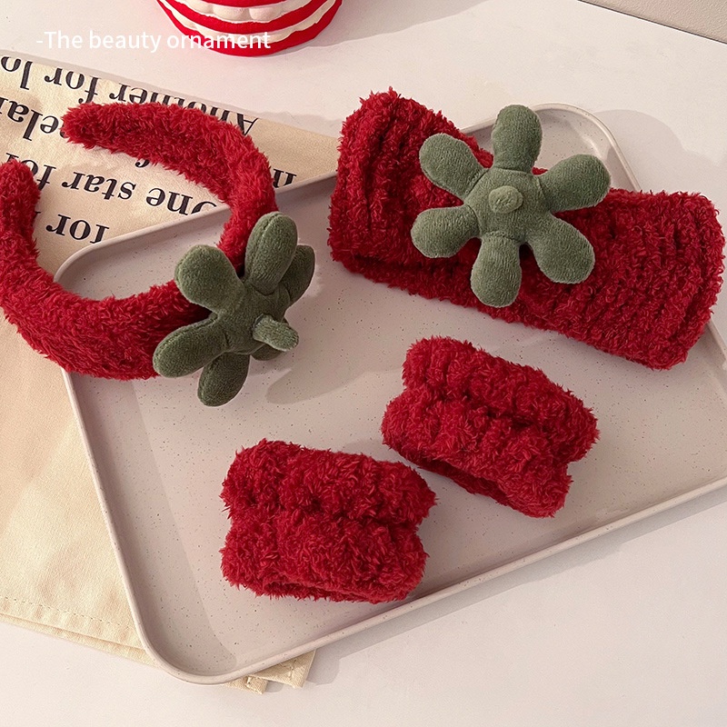 Băng Đô Cài Tóc Phủ Lông Họa Tiết Lá Dâu Hoạt Hình Dễ Thương Dùng Rửa Mặt