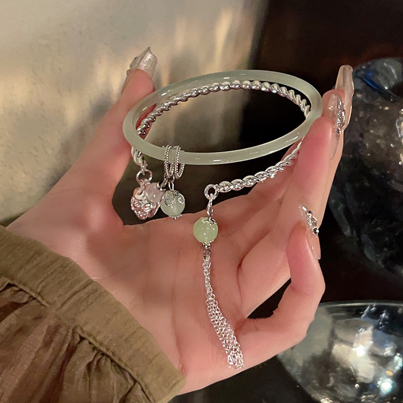 Vòng Tay Tua Rua Đính Hạt Ngọc Bích / Chuông Màu Bạc Phong Cách Trung Hoa Sang Trọng Dành Cho Nữ