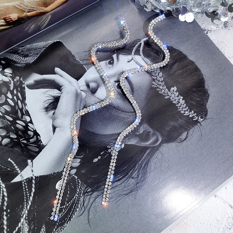 Khuyên Tai Tua Rua Dài Hình Rắn Đính Kim Cương Lấp Lánh Dễ Phối Đồ Phong Cách Hàn Quốc