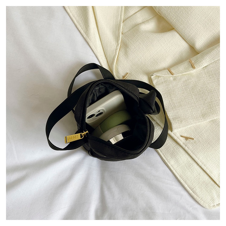 Túi Thể Thao Đeo Chéo Vai Thời Trang Chất Lượng Cao kzd1009