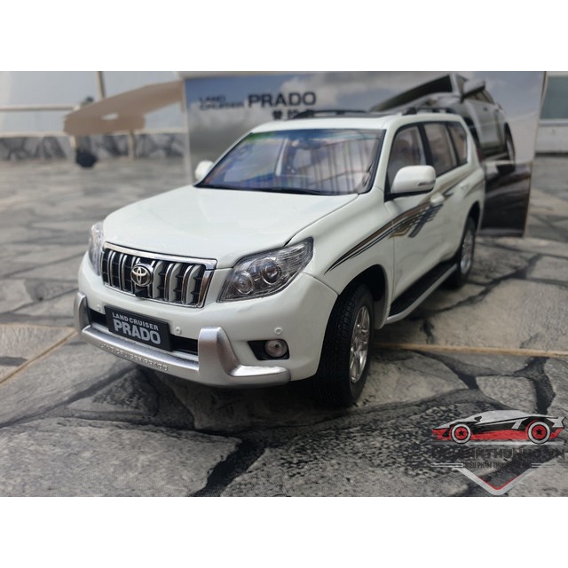 Xe mô hình Toyota Prado, tỉ lệ 1:18
