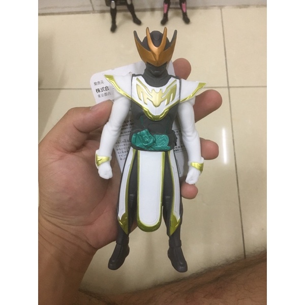 Mô hình nhựa dẻo siêu nhân Kamen Rider Revice