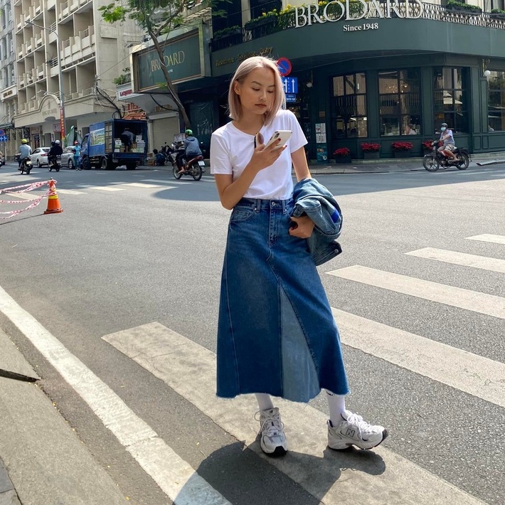 TheBlueTshirt - Váy Jeans Suông Nữ Màu Xanh Đậm - 1970s Denim Midi Skirt - The 1975 Wash