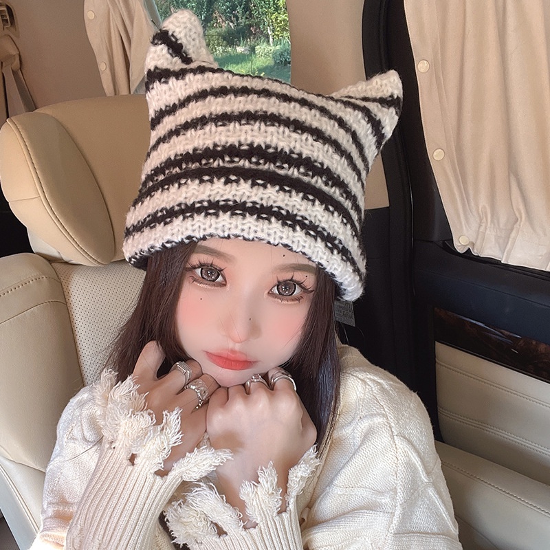 Mũ Len beanie Đính Tai Mèo Dễ Thương Cho Nữ