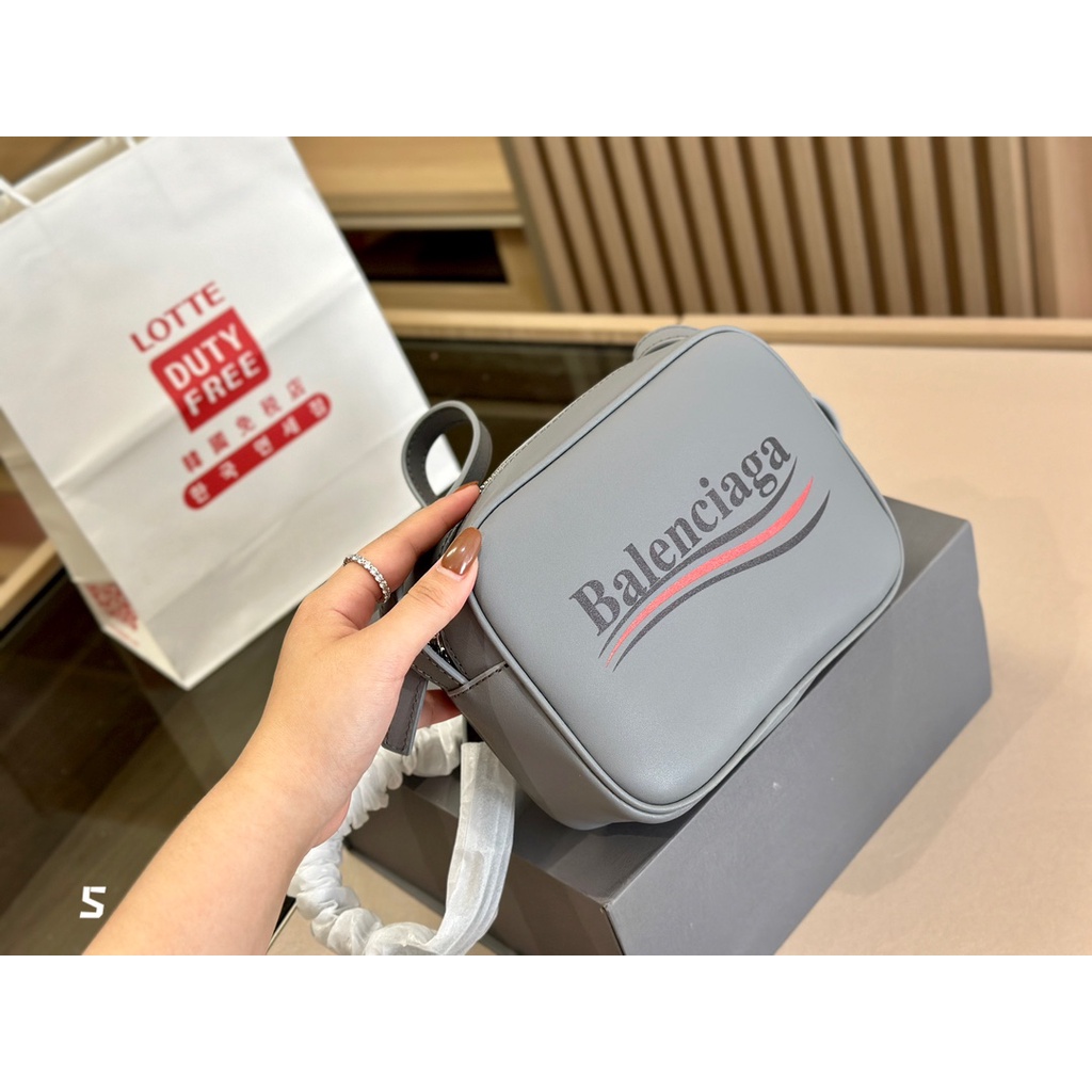 B- Túi Đeo Chéo Nam Đựng Máy Ảnh Thời Trang