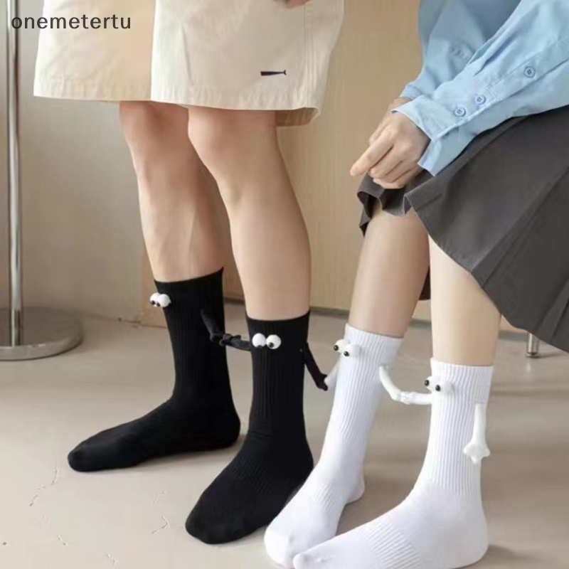 Đôi Vớ cotton Dài Màu Trắng Đen Có Nút Hít Nam Châm Cho Cặp Đôi