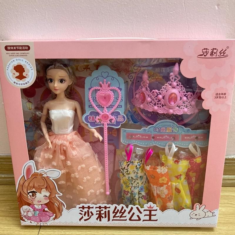 Búp bê thời trang có khớp xoay - Có kèm 4 váy, vương miện, gậy có khớp tay