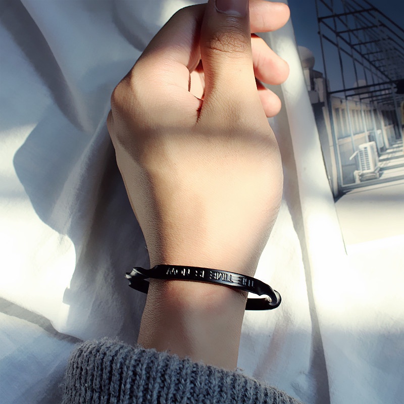 Vòng Tay Hở Màu Đen Khắc Chữ mobius Thời Trang Cho Cặp Đôi