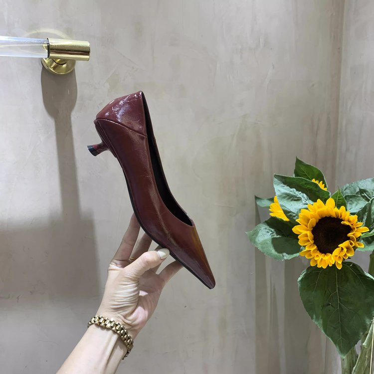 Giày Cao Gót Mũi Nhọn Chất Liệu Da Bóng Thời Trang