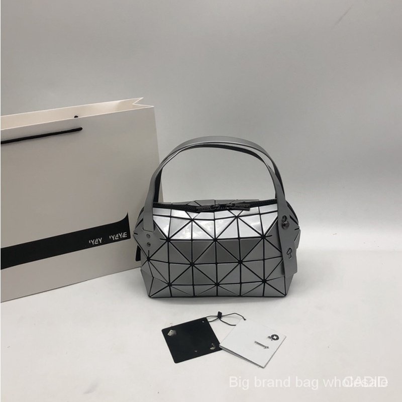 Túi Xách issey miyake Họa Tiết Hình Học Đính Kim Cương Giả Phong Cách Mới Cho Nữ