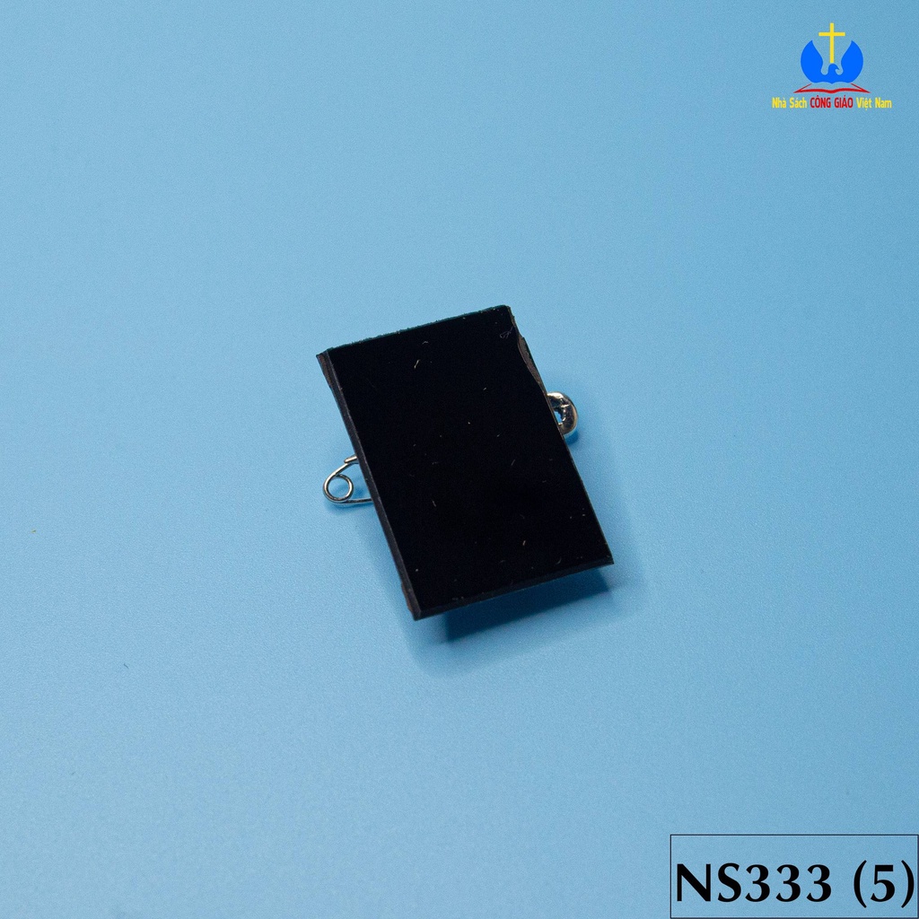 Kẹp đeo tang mica trắng đen cài áo NS333