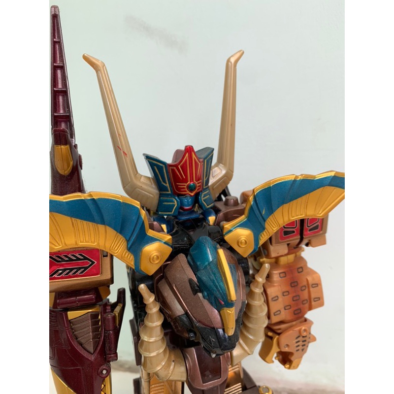 Mô hình siêu nhân Gao God tặng kèm xe