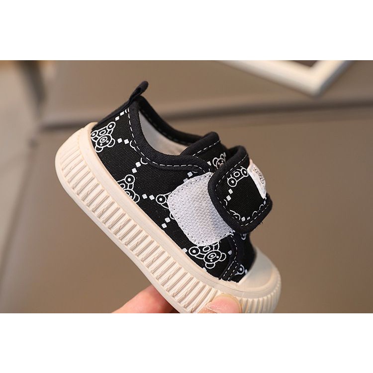 Giày tập đi cho bé hình gấu đế mềm êm chân