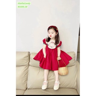 Váy đỏ cổ trắng thêu hoa