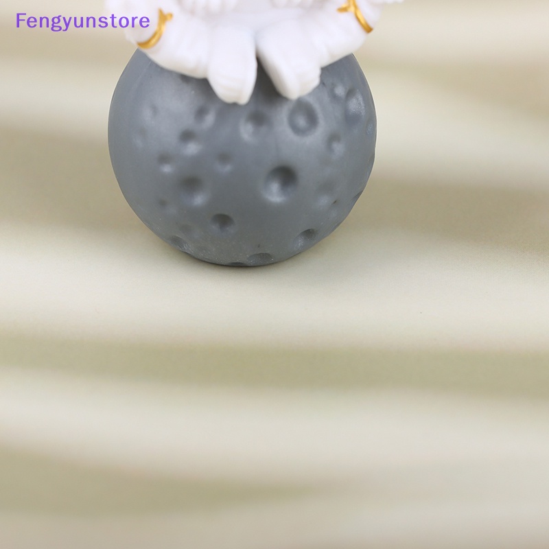 Set 3 / 4 Mô Hình Phi Hành Gia Trang Trí