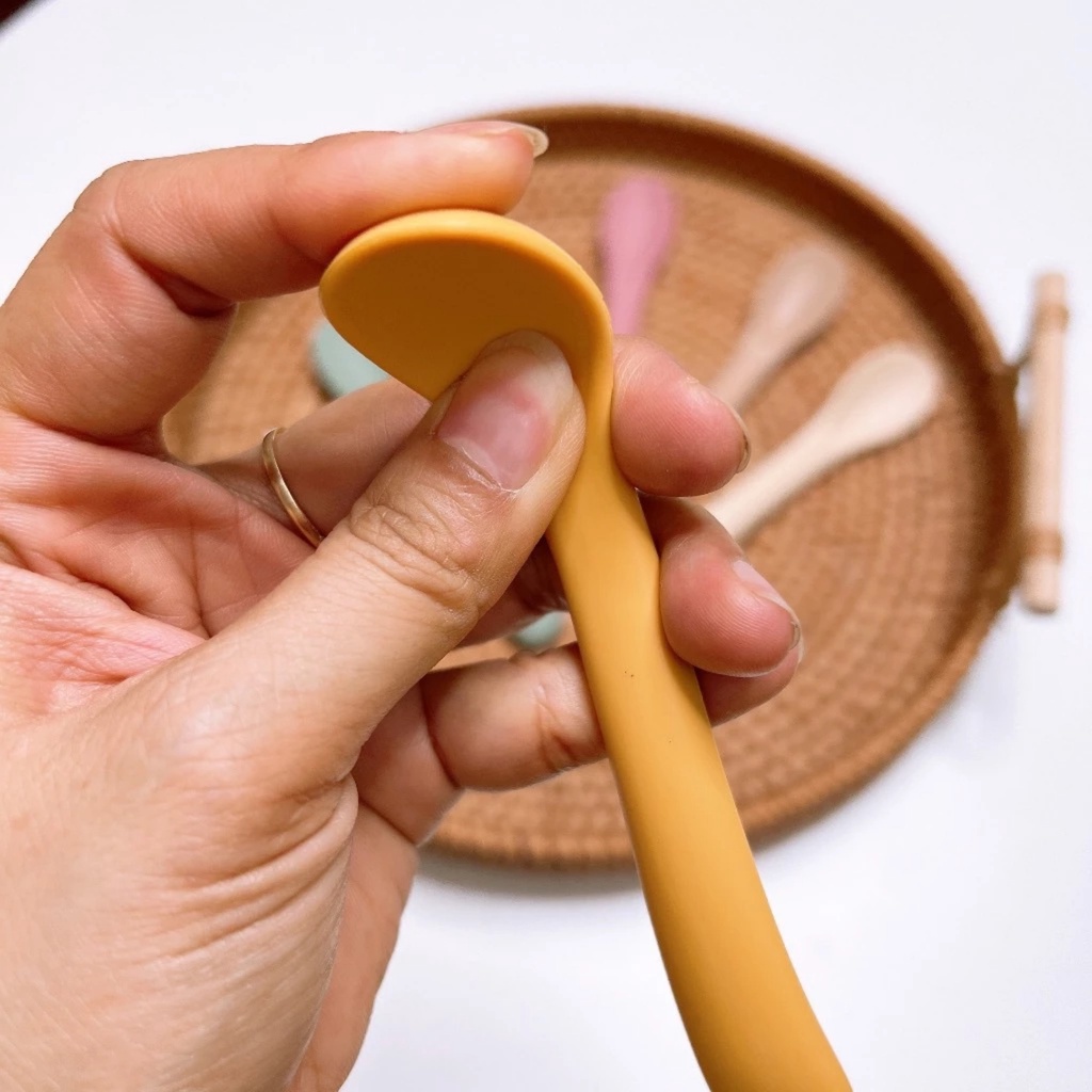 PVN60782 Thìa ăn dặm silicon bền đẹp kích thích bé ăn ngon T2