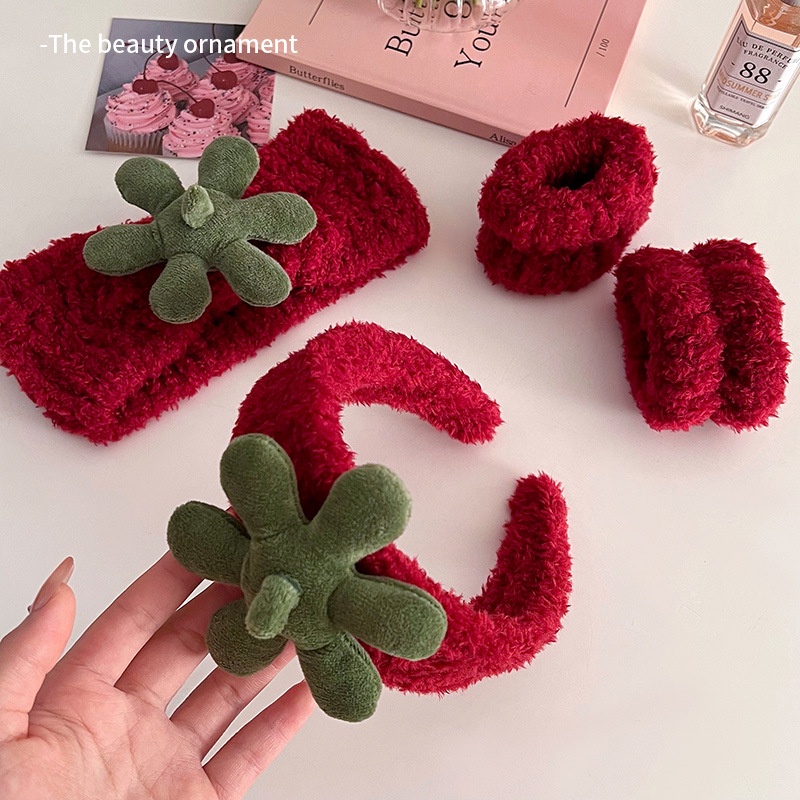 Băng Đô Cài Tóc Phủ Lông Họa Tiết Lá Dâu Hoạt Hình Dễ Thương Dùng Rửa Mặt