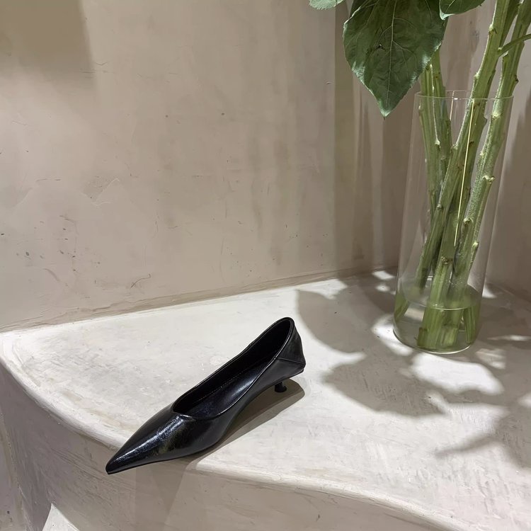 Giày Cao Gót Mũi Nhọn Chất Liệu Da Bóng Thời Trang