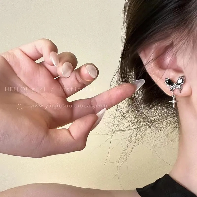 Khuyên Tai Hình Bướm Đen Phong Cách punk Ngọt Ngào Cho Nữ