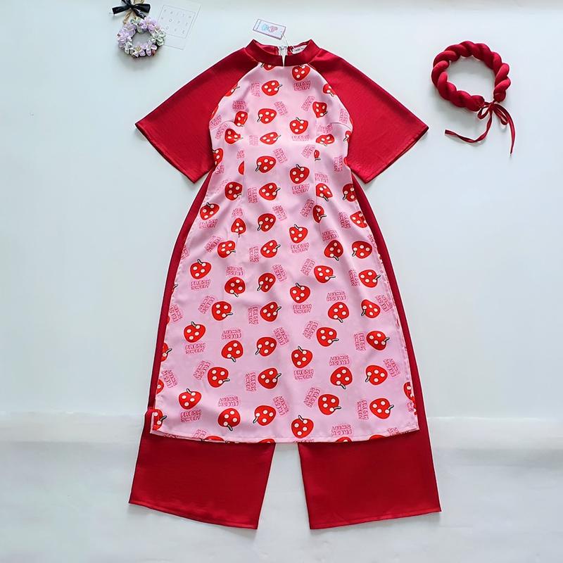 Áo dài Mẹ và Bé trái dâu đỏ kèm mấn cho bé mùa Tết