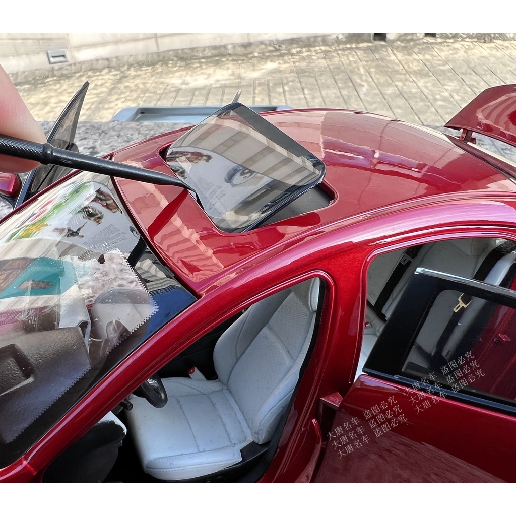 Mô hình xe Mazda 3 mẫu 2022  tỉ lệ 1:18 có ô tô tặng kèm