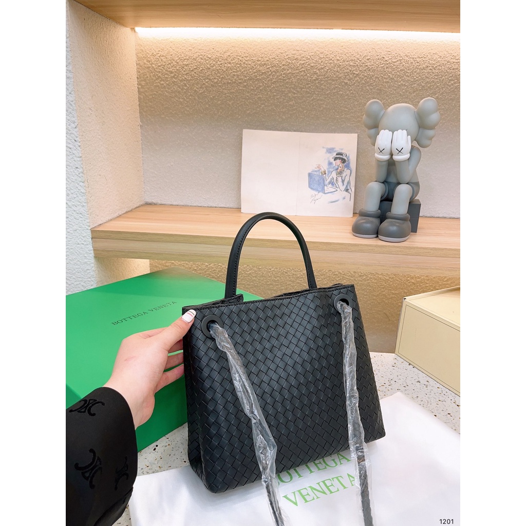 Bottega Veneta new advanced Denim hand-held messenger bag simple temperament large capacity dumpling bag all-match fashion hand-held women's bag