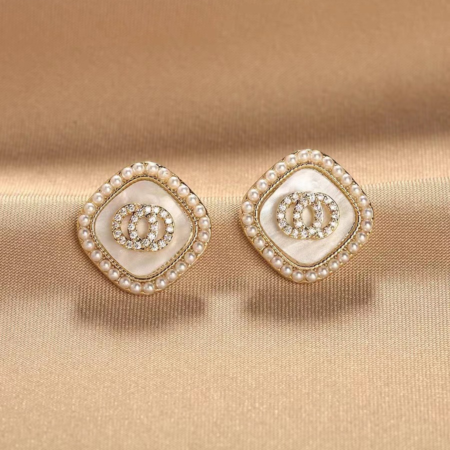 Bông Tai Chữ Cái Màu Đen Cá Tính Cho Nữ