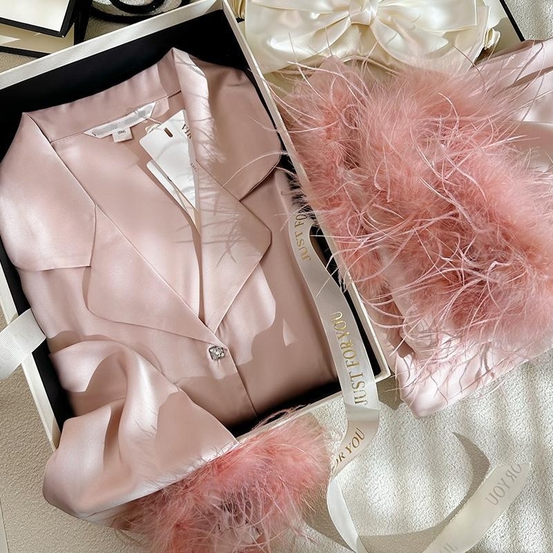 Bộ Đồ Ngủ Bằng Lụa satin Nhẹ Tay Dài Đính Lông Vũ Sang Trọng Phong Cách Xuân Thu Mới Cho Nữ