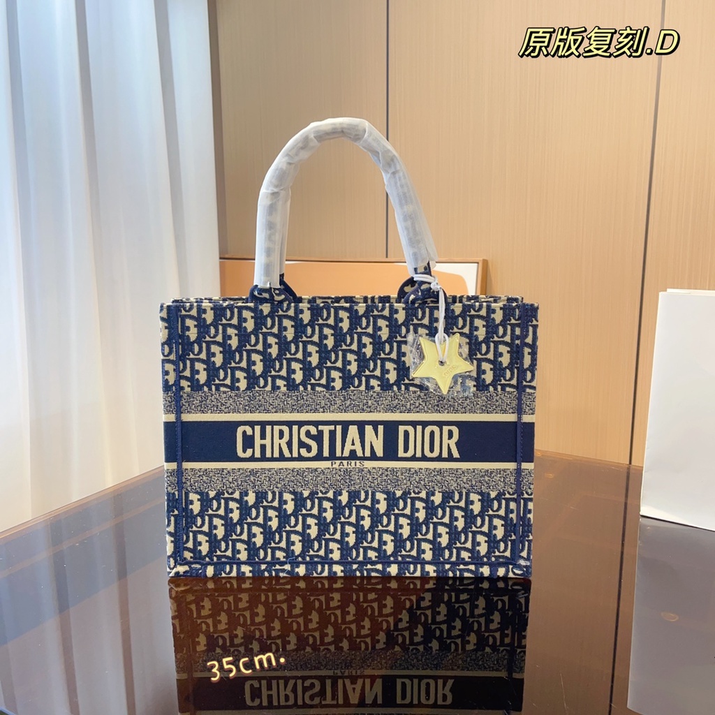 DIOR limited embroidery shopping bag fashionable personalized whole body embroidery design versatile and low-key retro fashion portable shopping bag
