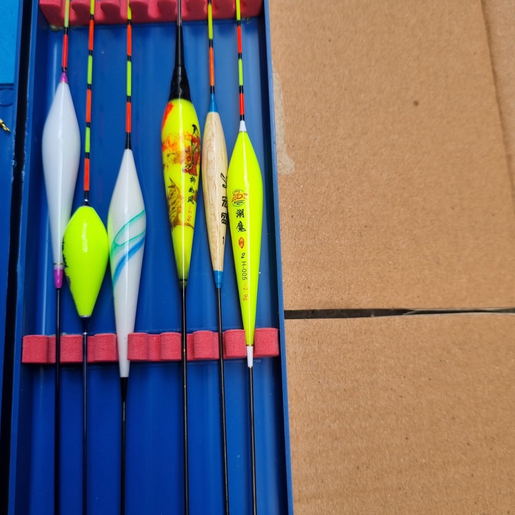 Combo hộp phao câu đài tặng phao điện và phao đài 6 quả kèm quà tặng vip