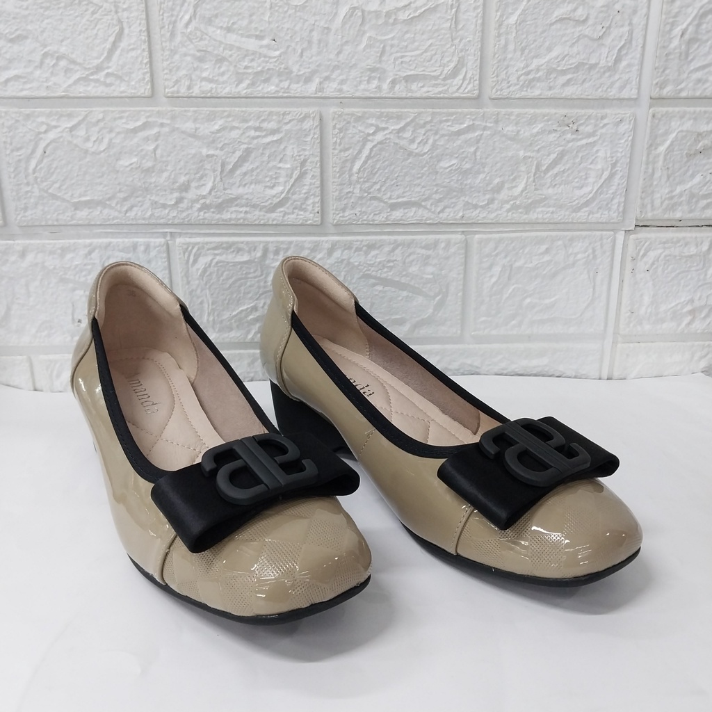 Giày bệt xuồng da dê phủ bóng. mũi tròn họa tiết 2cm