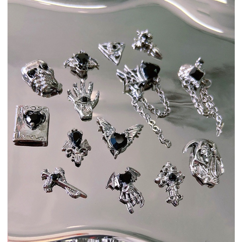 Phụ kiện trang trí móng tay bằng hợp kim nạm kim cương phong cách tối màu phù hợp / Móng tay nghệ thuật hình con quạ hình đầu lâu bằng kim cương / Dây chuyền tình yêu trang trí móng tay