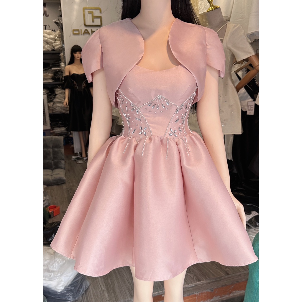 Set đầm xòe tiểu thư 2 chi tiết gồm áo choàng phối váy hai dây chân váy xếp ly phồng họa tiết đá tỉ mỉ hàng thiết kế so