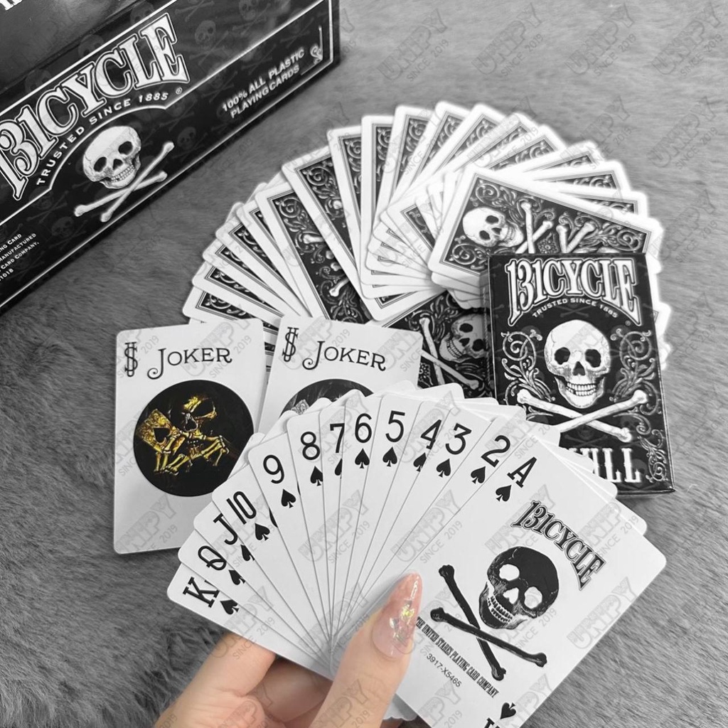 Bộ Bài Tây Nhựa PVC Skull Đen | Chống Bụi Chống Nước | Thẻ Bài Sưu Tầm Trưng Bày