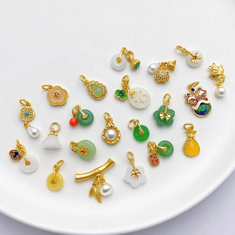 Mặt Dây Chuyền / Vòng Tay / Dây Chuyền Thủ Công Bằng Ngọc Bích Giả Màu Vàng 18k Hình Hoa Sen Có Khóa An Toàn diy