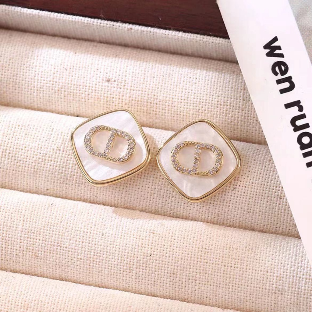 Bông Tai Chữ Cái Màu Đen Cá Tính Cho Nữ