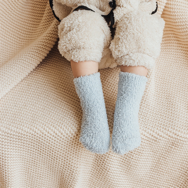 Vớ Vải Lông Cừu San Hô Siêu Dày Giữ Ấm Mùa Đông Chống Trượt Cho Bé