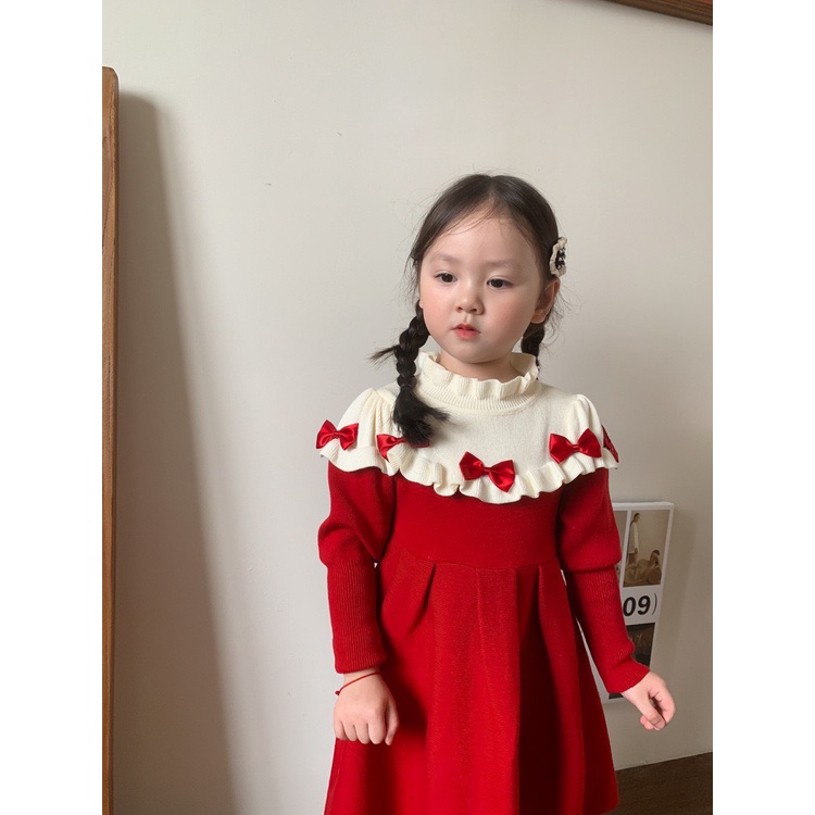 VÁY XÒE LEN CỔ TRẮNG TRÙM VAI ĐÍNH NƠ XINH XẮN CHO BÉ- HÀNG QCCC