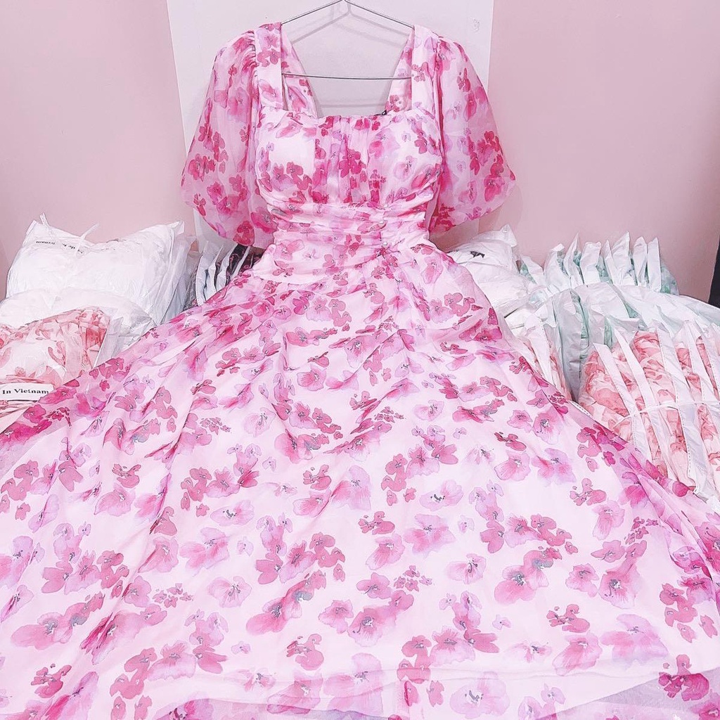 Đầm Maxi Cổ Vuông Tay Bí Nhún Eo Đính Nút Ngọc Chất Voan Hoa Nhẹ Nhàng